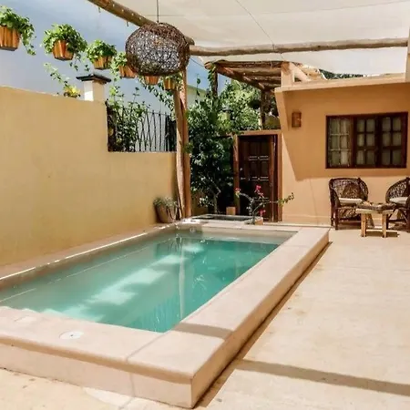 Hiphipstay - The Pablo Escobar Villa
